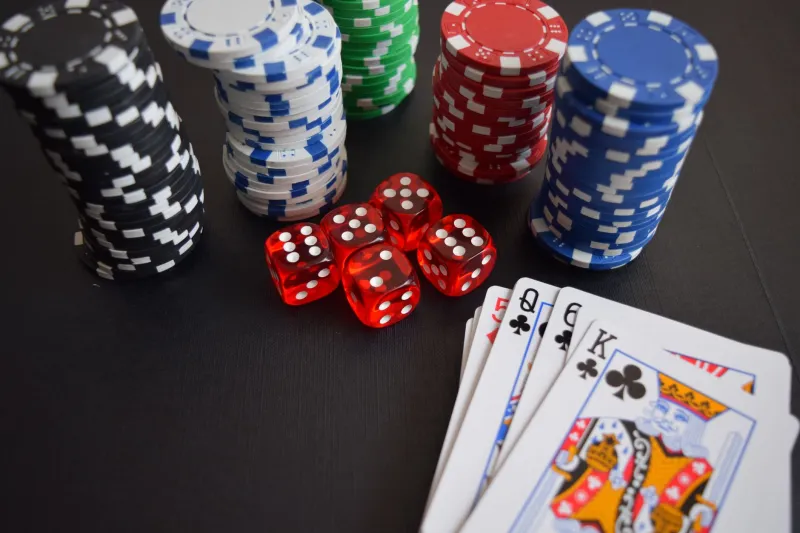 The Edge Is Real: Casino Games Where Skill Actually Moves the Needle — And How to Get Better at Them